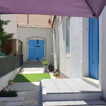 Blue Door In Ferienhaus *