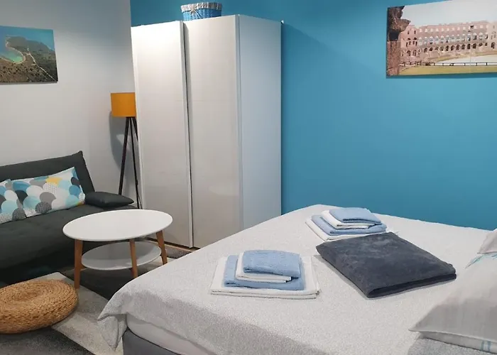 Blue Door In Vikendica Pula