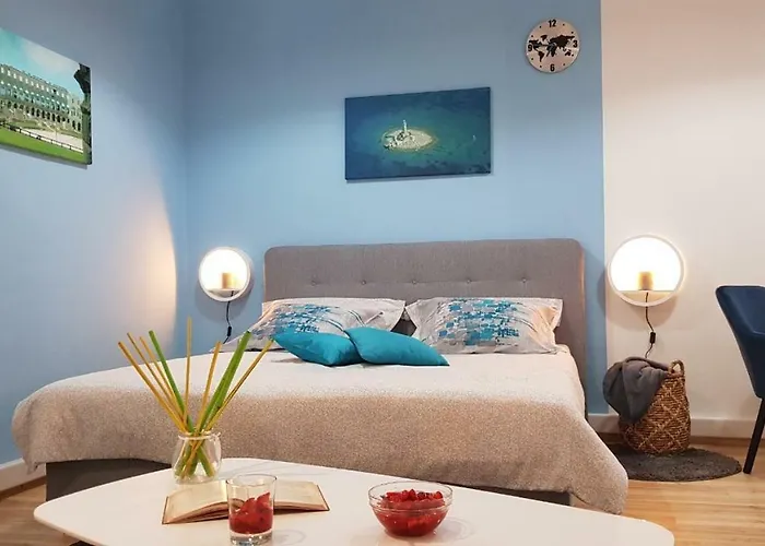 Vikendica Blue Door In *