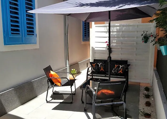 Vikendica Blue Door In