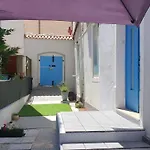 Blue Door In 펜션 *