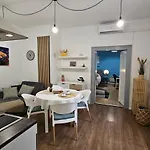 Blue Door In * 풀라