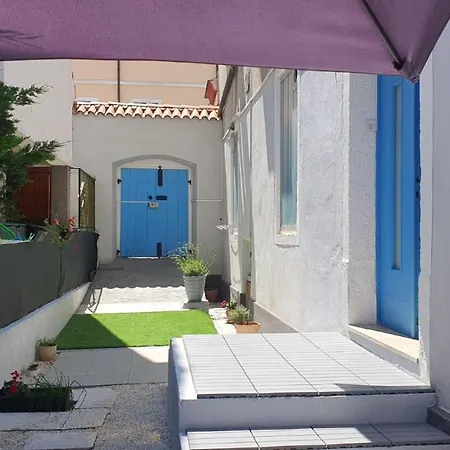 Blue Door In Holiday home *